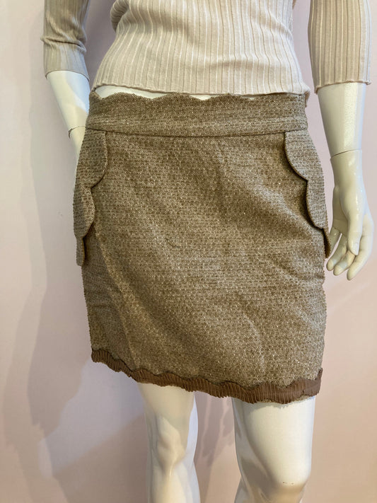 Beige skirt lined in wool with pockets