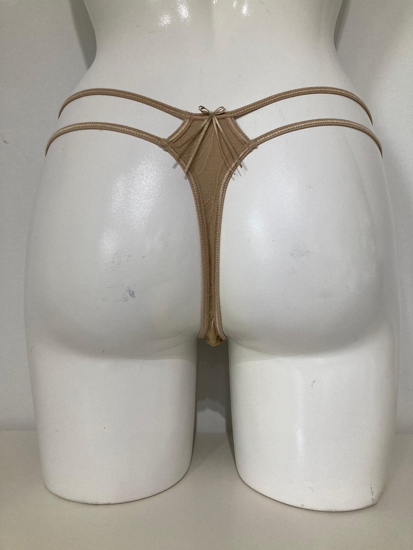 String beige π