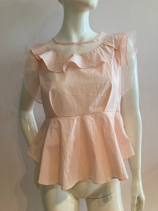 Pink blouse with flounce and tulle