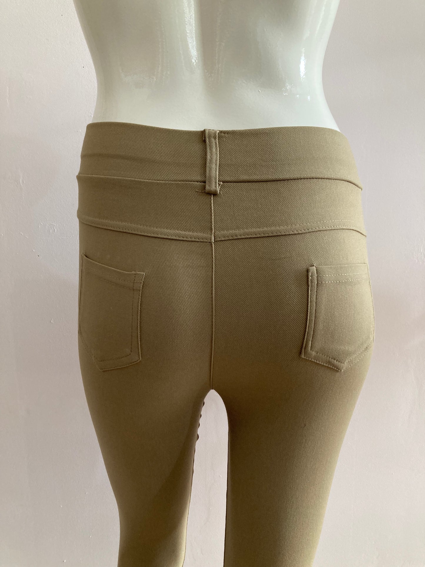 Taupe skinny pants in very stretchy stretch with pockets