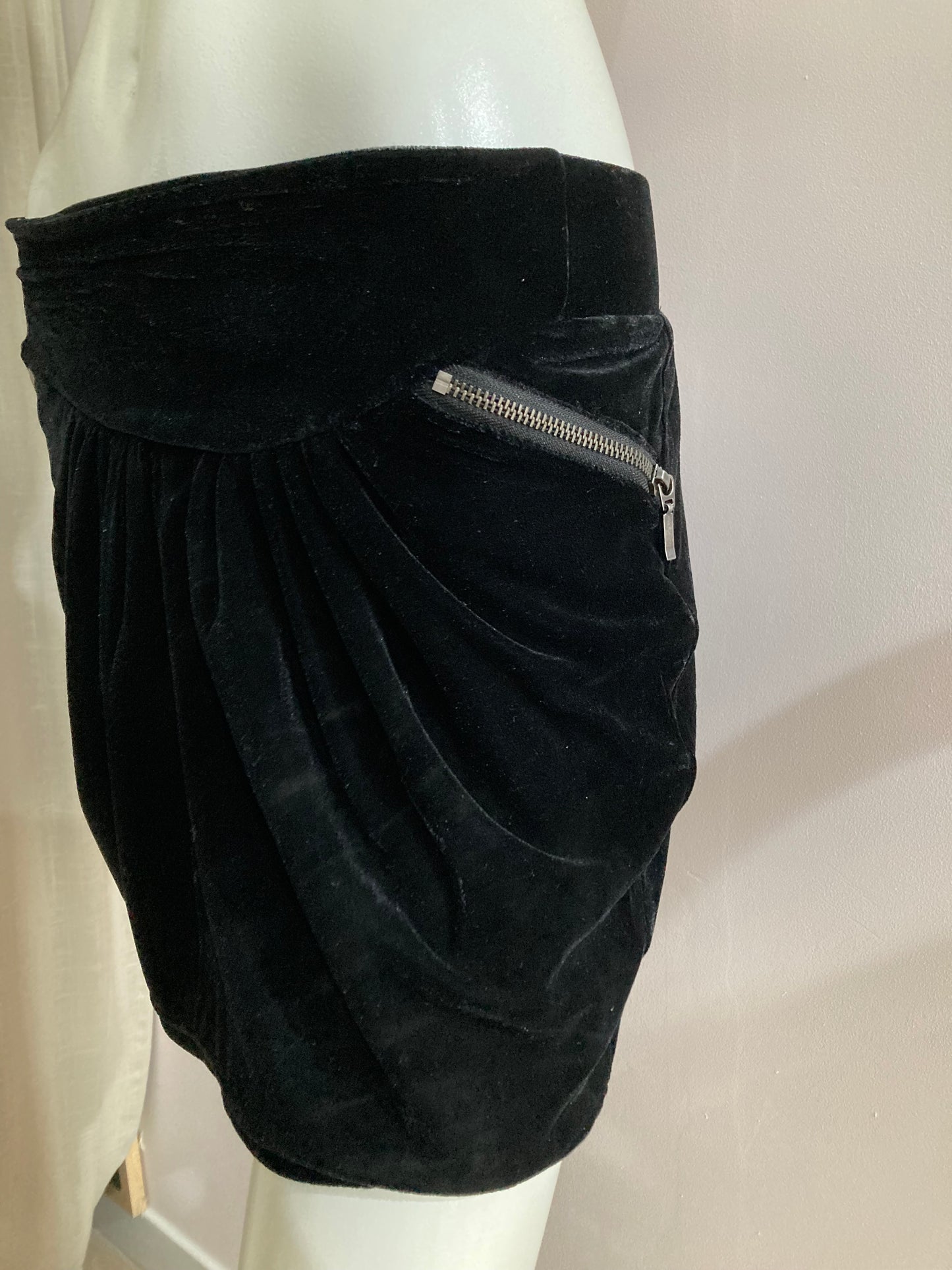Black velvet mini skirt with pockets and lining