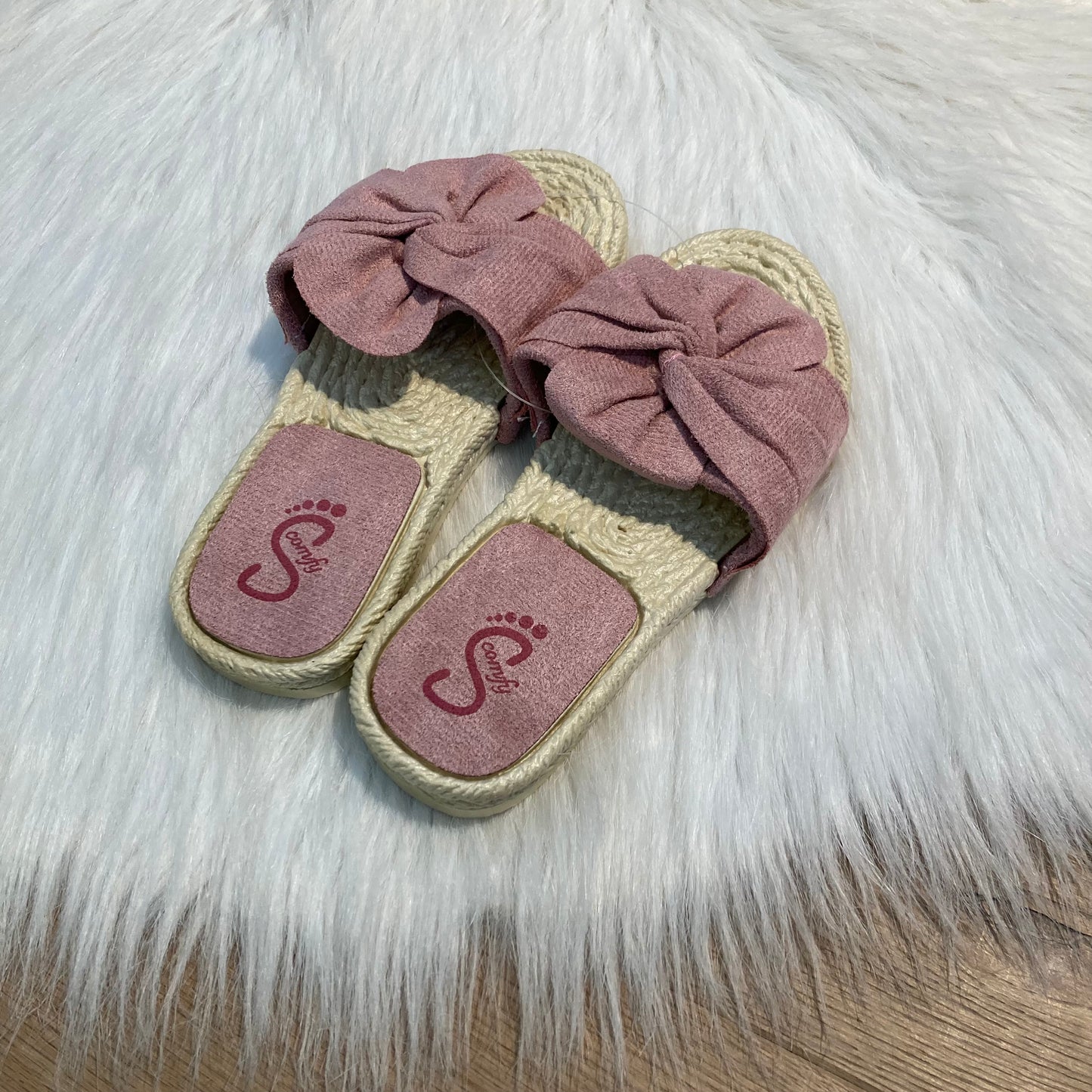 Slippers met strik beige