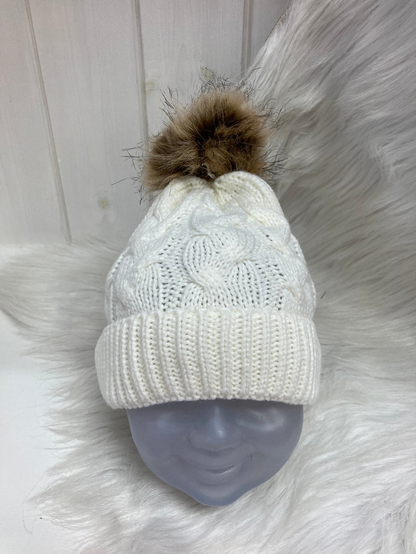 Casual babymuts creme enkele pompom
