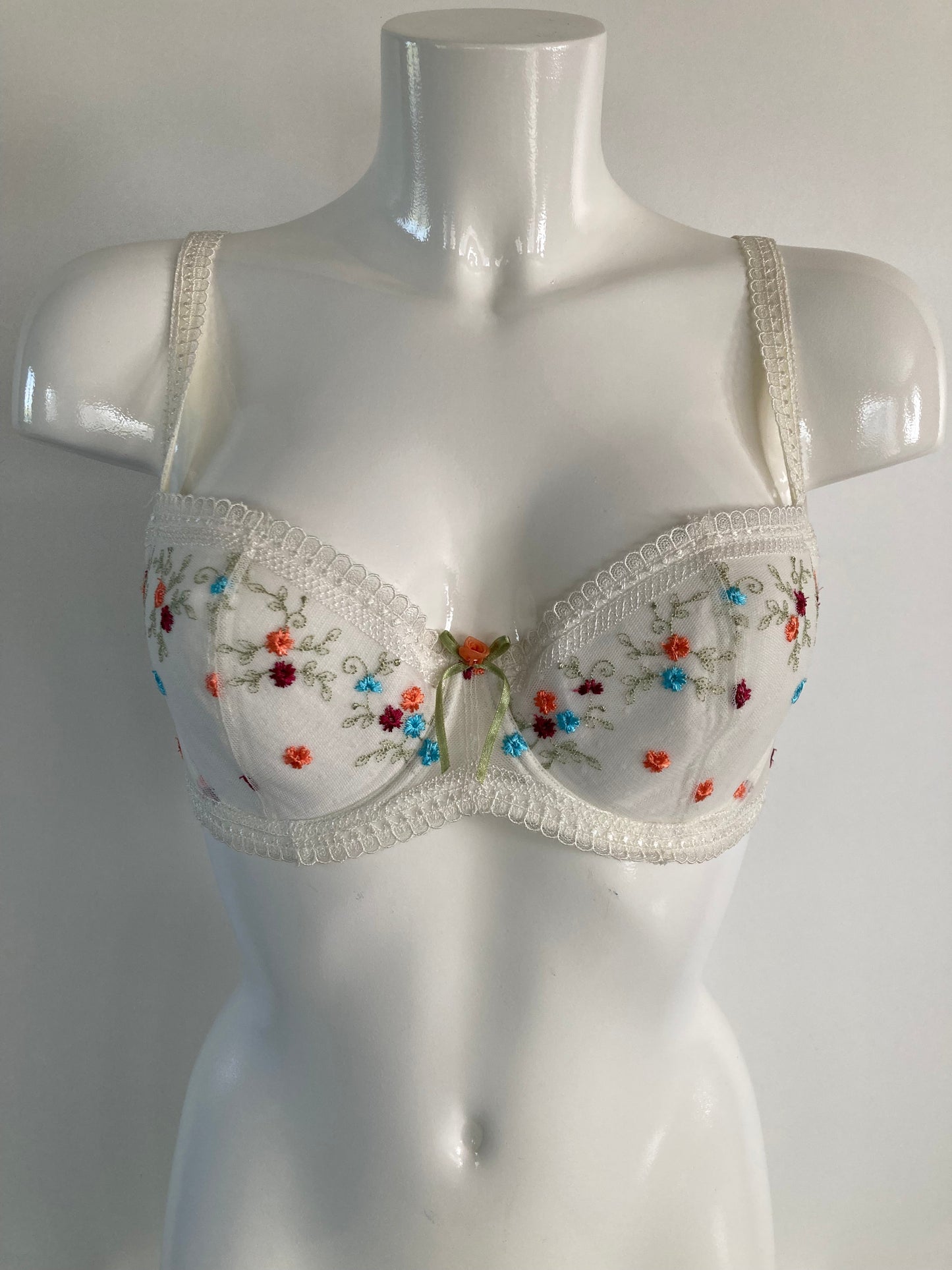 Broderie flower π