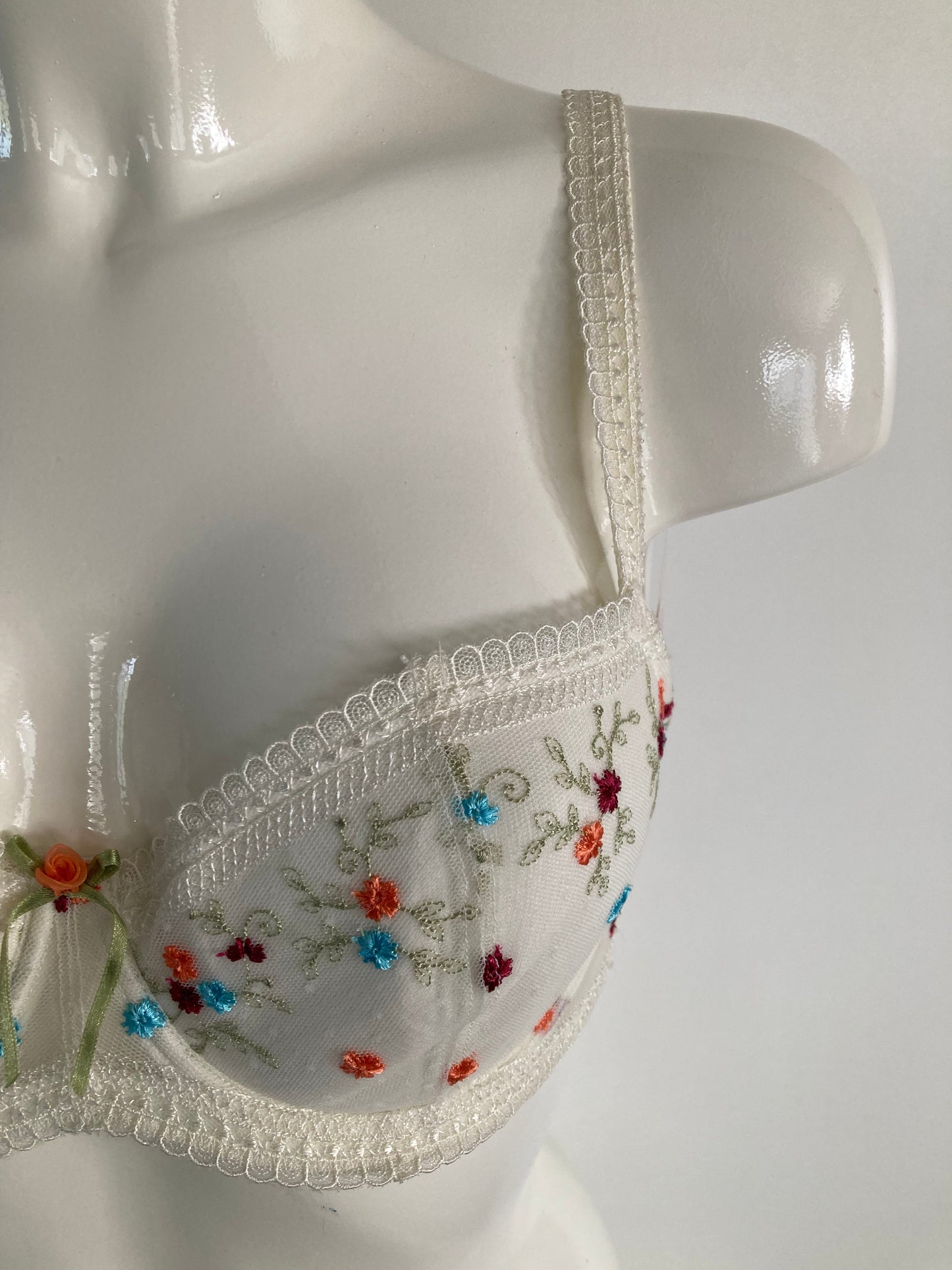 Broderie flower π