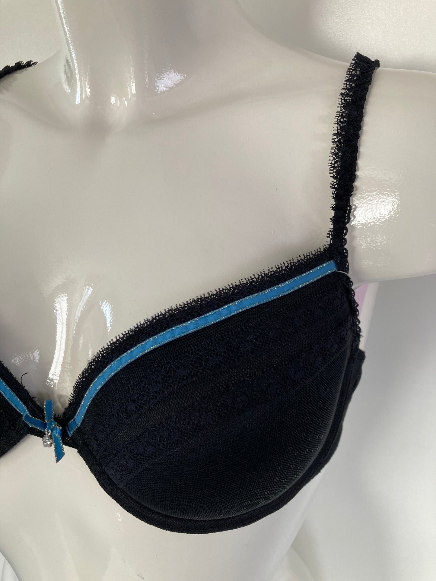 Black dentelle π