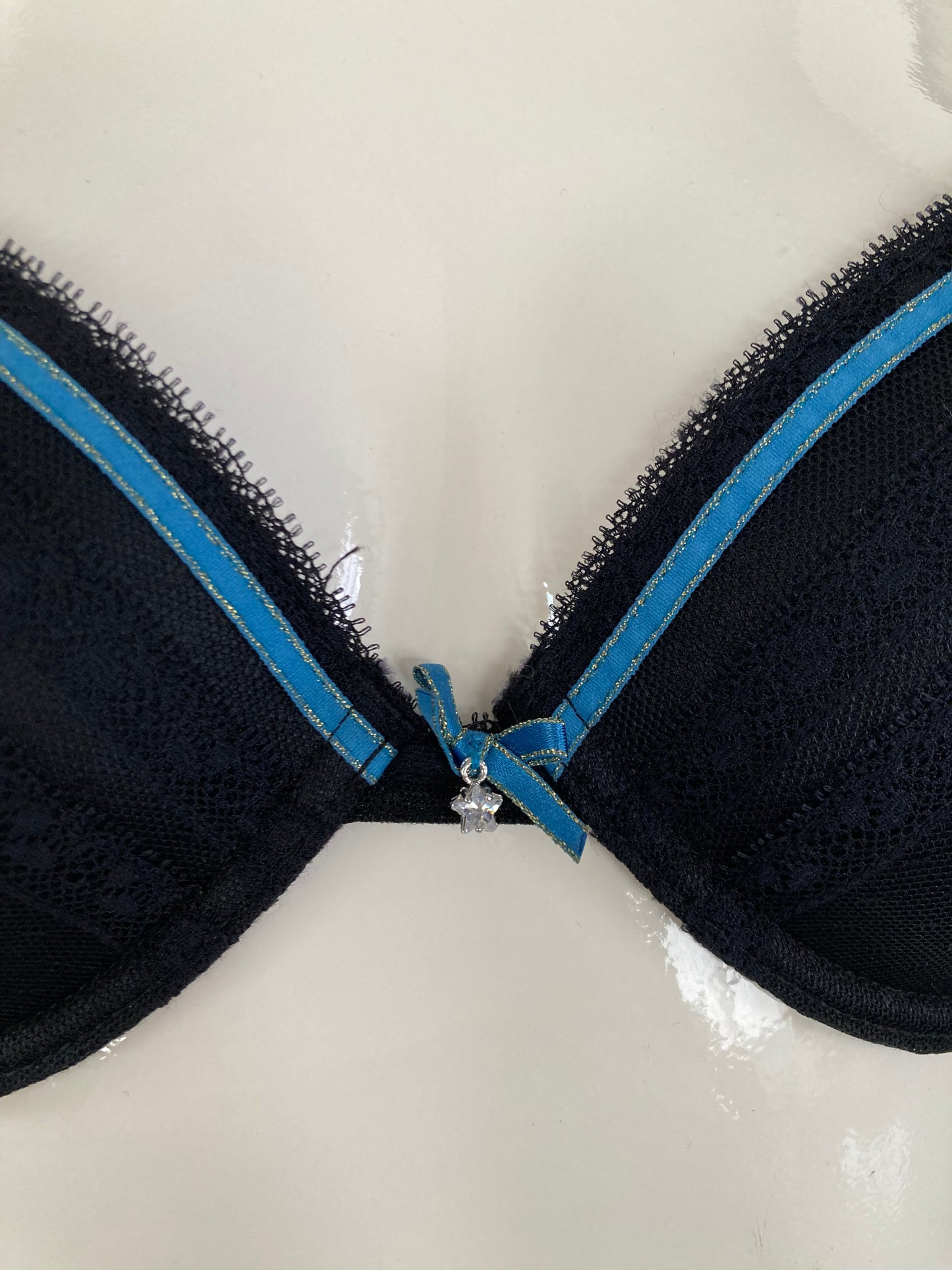 Black dentelle π