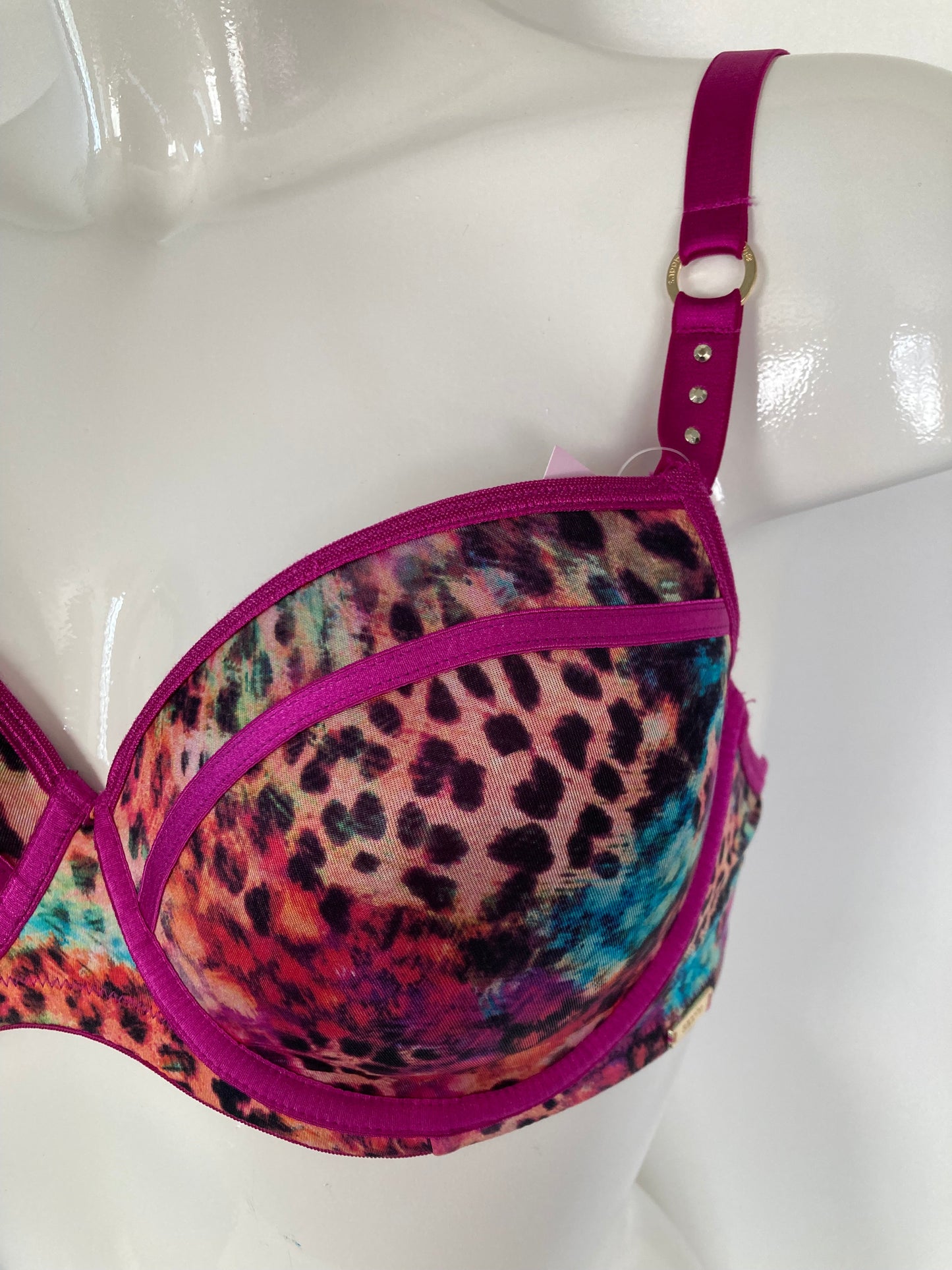 Exotic wire bra π