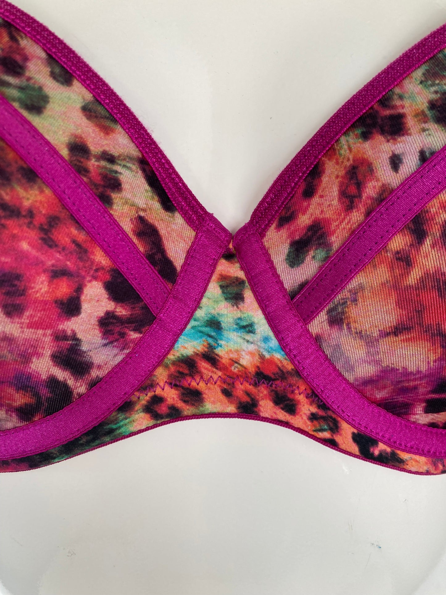 Exotic wire bra π