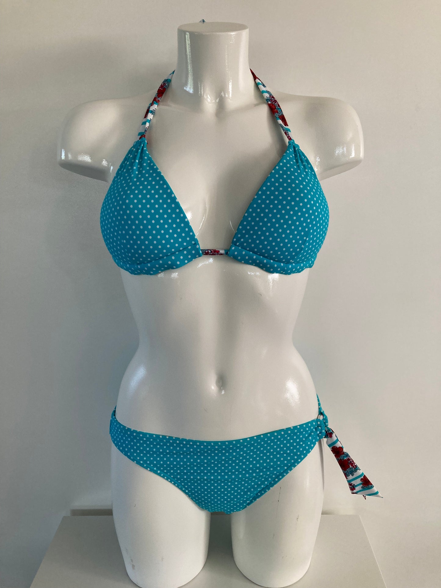 Bikini broad beach π