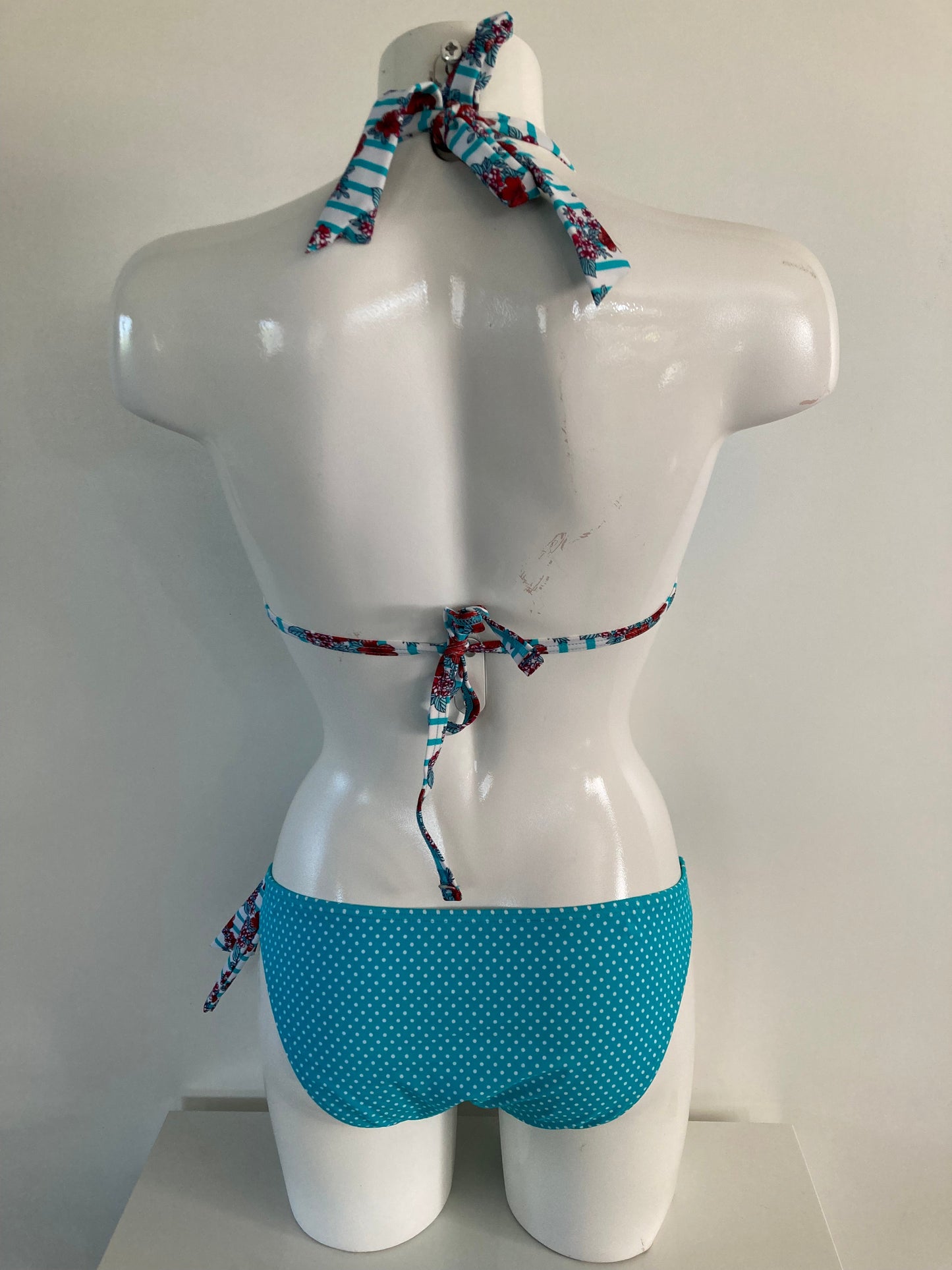 Bikini broad beach π