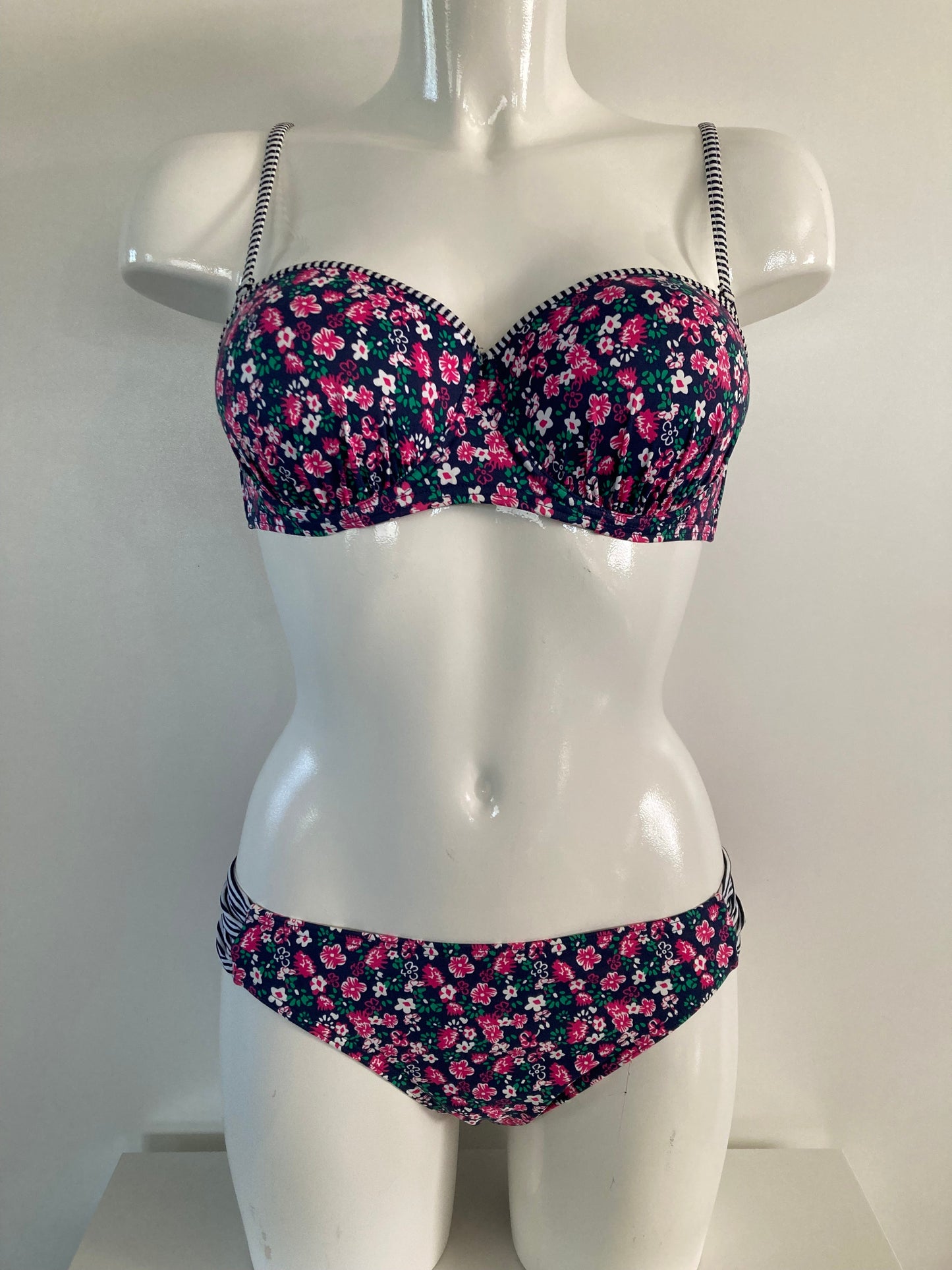 Bikini balboa beach π