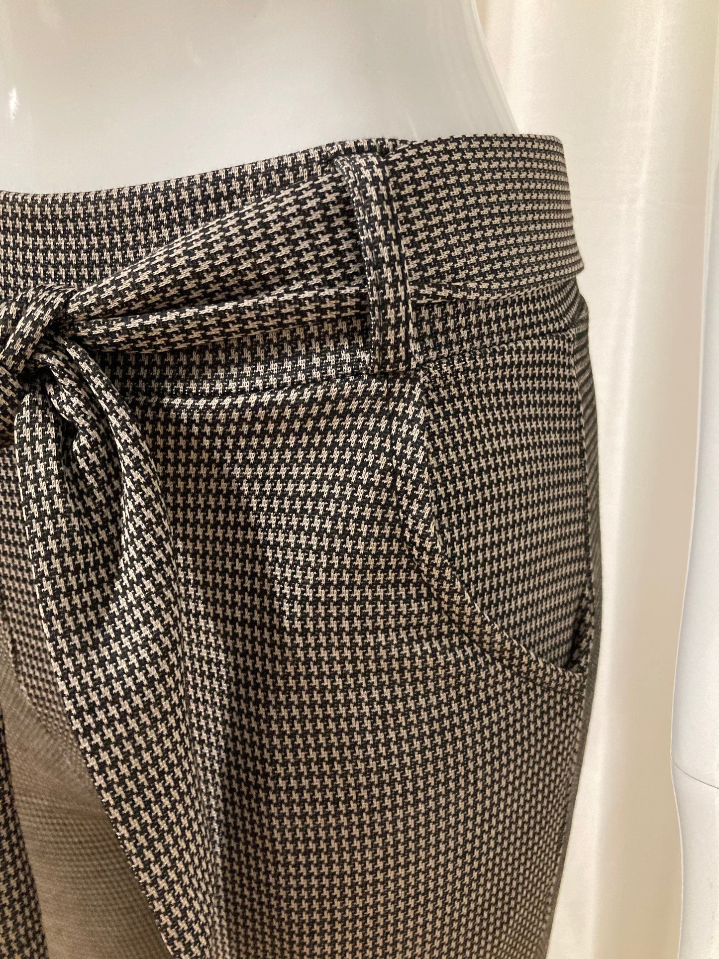 Slim-fit trousers in taupe gingham pattern, fleece inside with pockets and belt