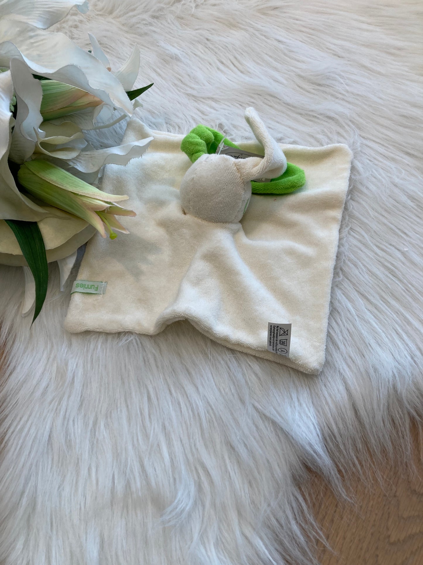 Tutpoppetje ecru met groen oor 🛒