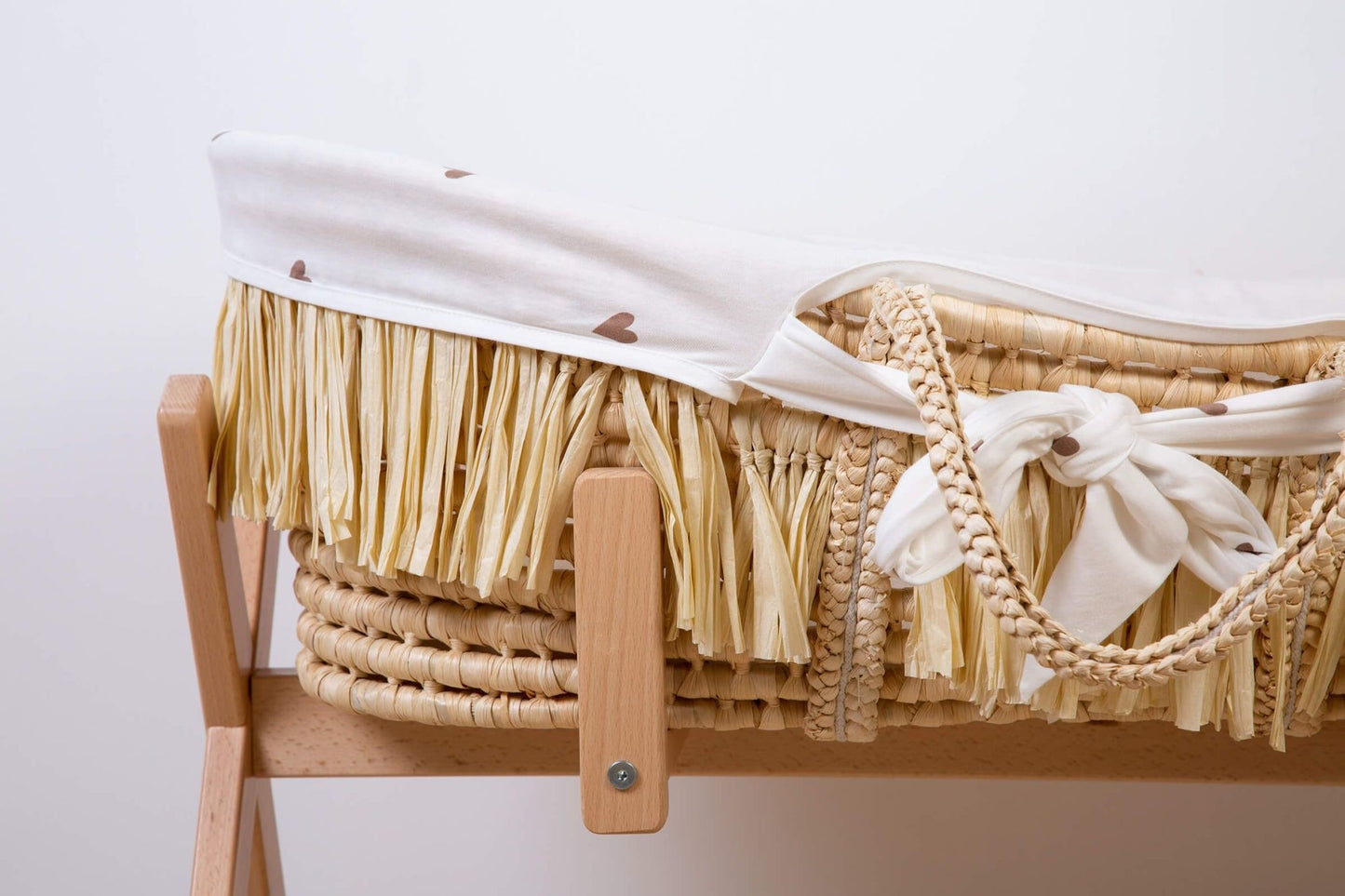 Moses Mand + Handvaten + Matras - Zacht Maïsschil + Raffia - Naturel + Jersey Bekleding Hearts