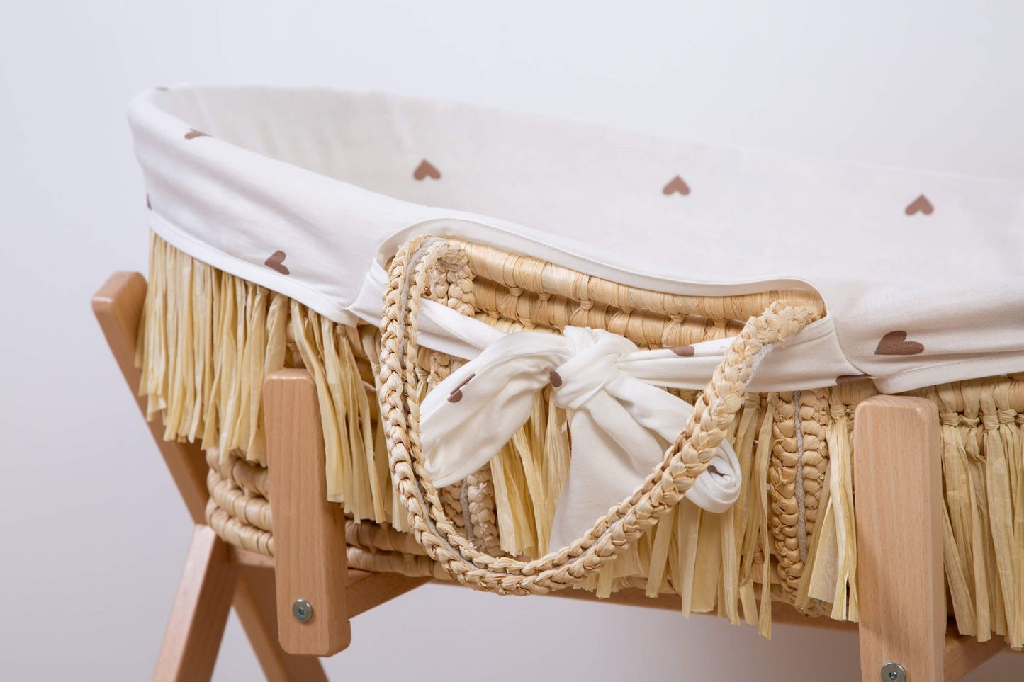 Moses Mand + Handvaten + Matras - Zacht Maïsschil + Raffia - Naturel + Jersey Bekleding Hearts