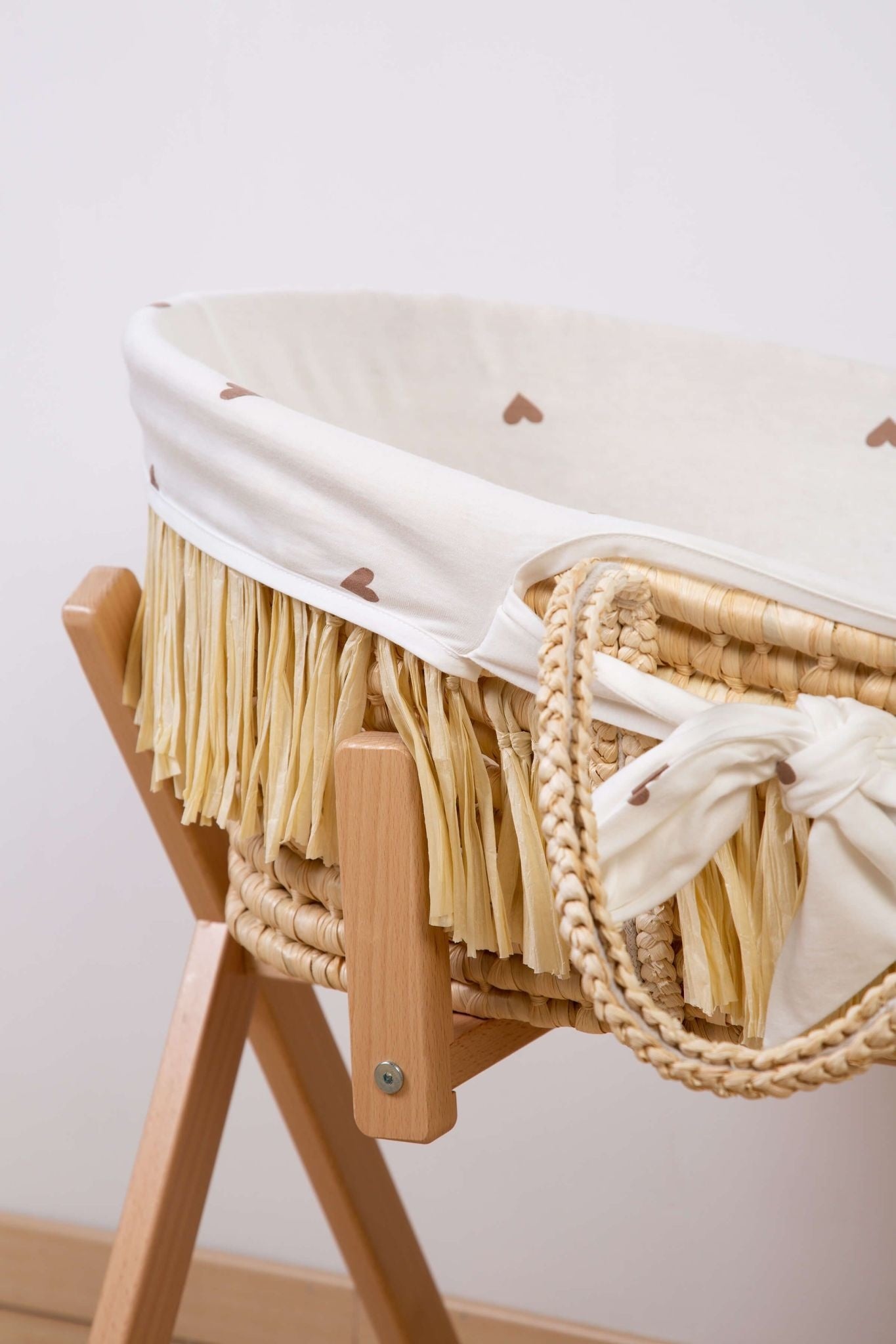 Moses Mand + Handvaten + Matras - Zacht Maïsschil + Raffia - Naturel + Jersey Bekleding Hearts