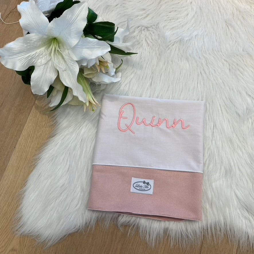 Soft Suede Lakentje met naam | Gepersonaliseerde | Baby Pink