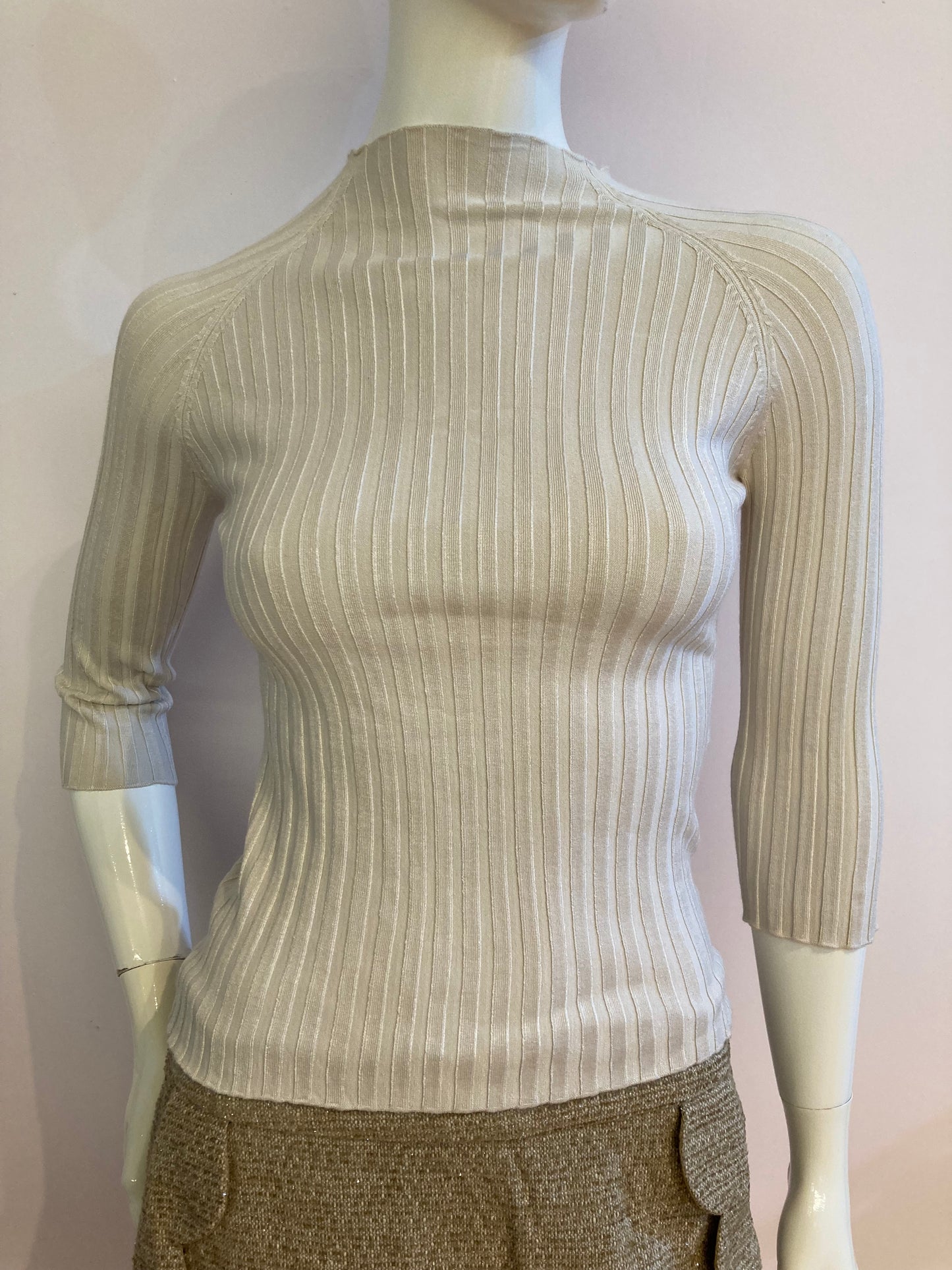 Light beige sweater with long sleeves