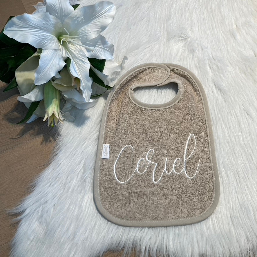 Slab met naam | Gepersonaliseerde baby slab katoen | Warm Sand