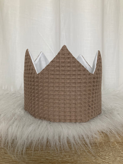 Warm wafel verjaardagskroon met naam | Gepersonaliseerde | Teddy Taupe