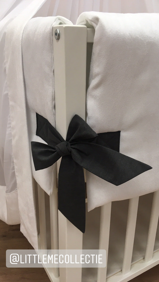 Parkomranding met overslag + inlegger + hemel wit suede