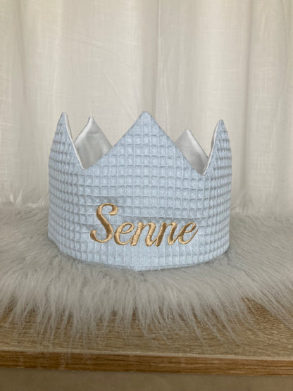 Warm wafel verjaardagskroon met naam | Gepersonaliseerde | Sky Blue