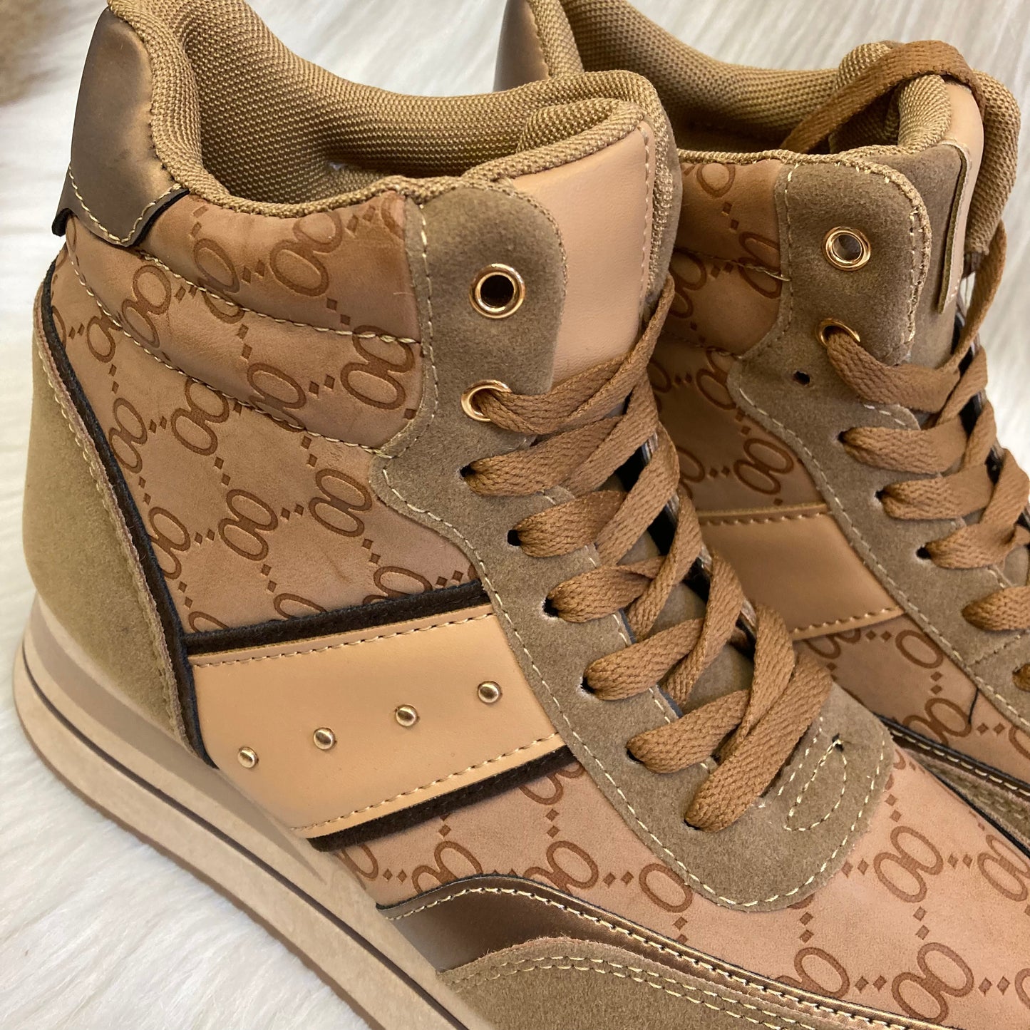 Camel wedge high-top trainer with pattern inspired
