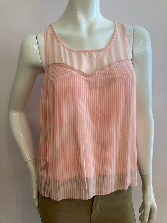Pink blouse lined and pleated at the front