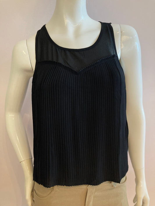 Black blouse lined and pleated at the front