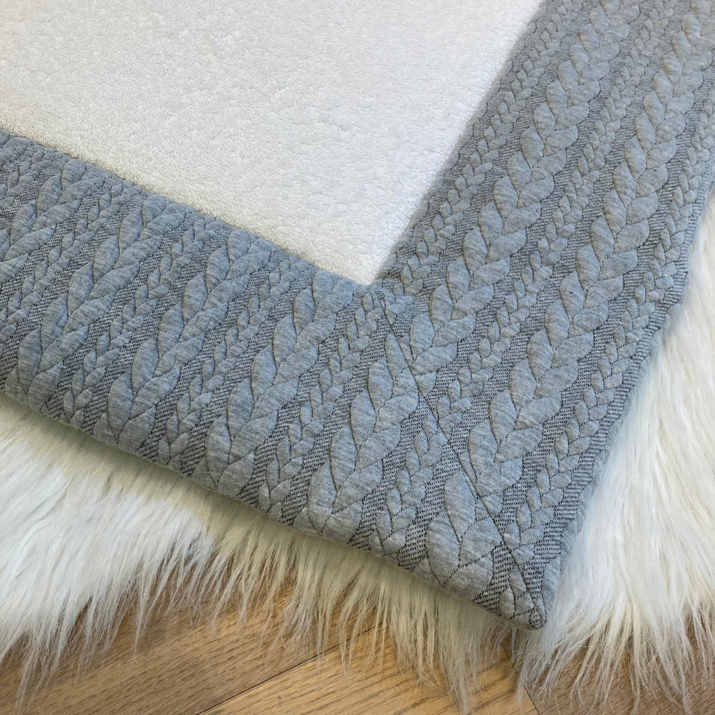 Parkomranding met overslag 3 kanten met rolkussen + parkinlegger Jacquard kable grijs