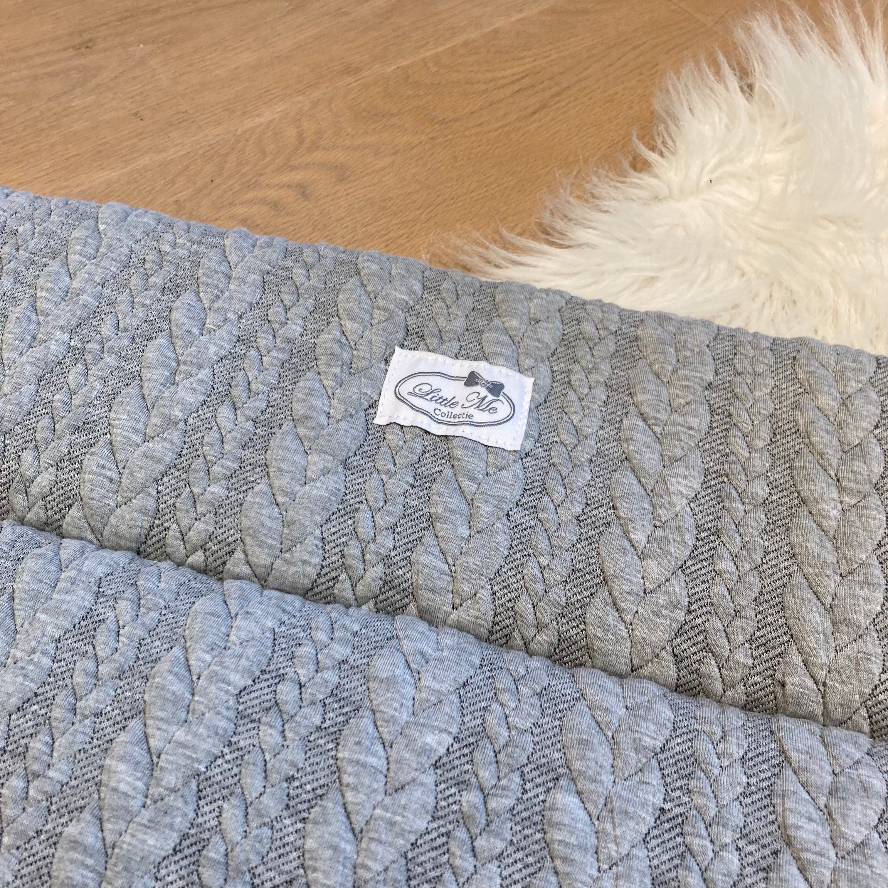 Parkomranding met overslag 3 kanten met rolkussen + parkinlegger Jacquard kable grijs