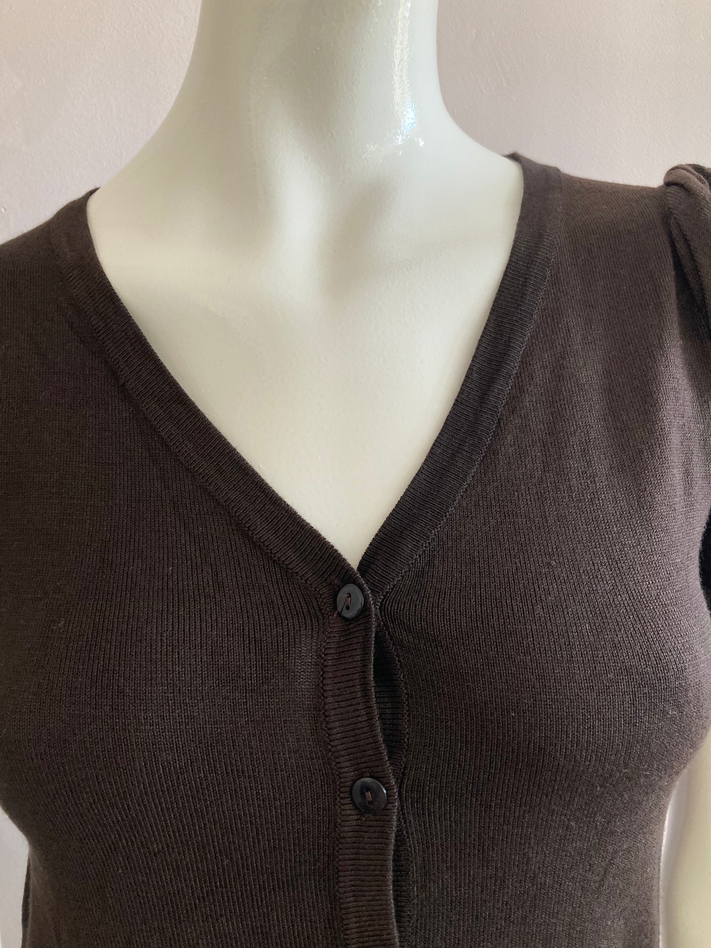 Brown knit cardigan with very soft and stretchy puffed sleeve