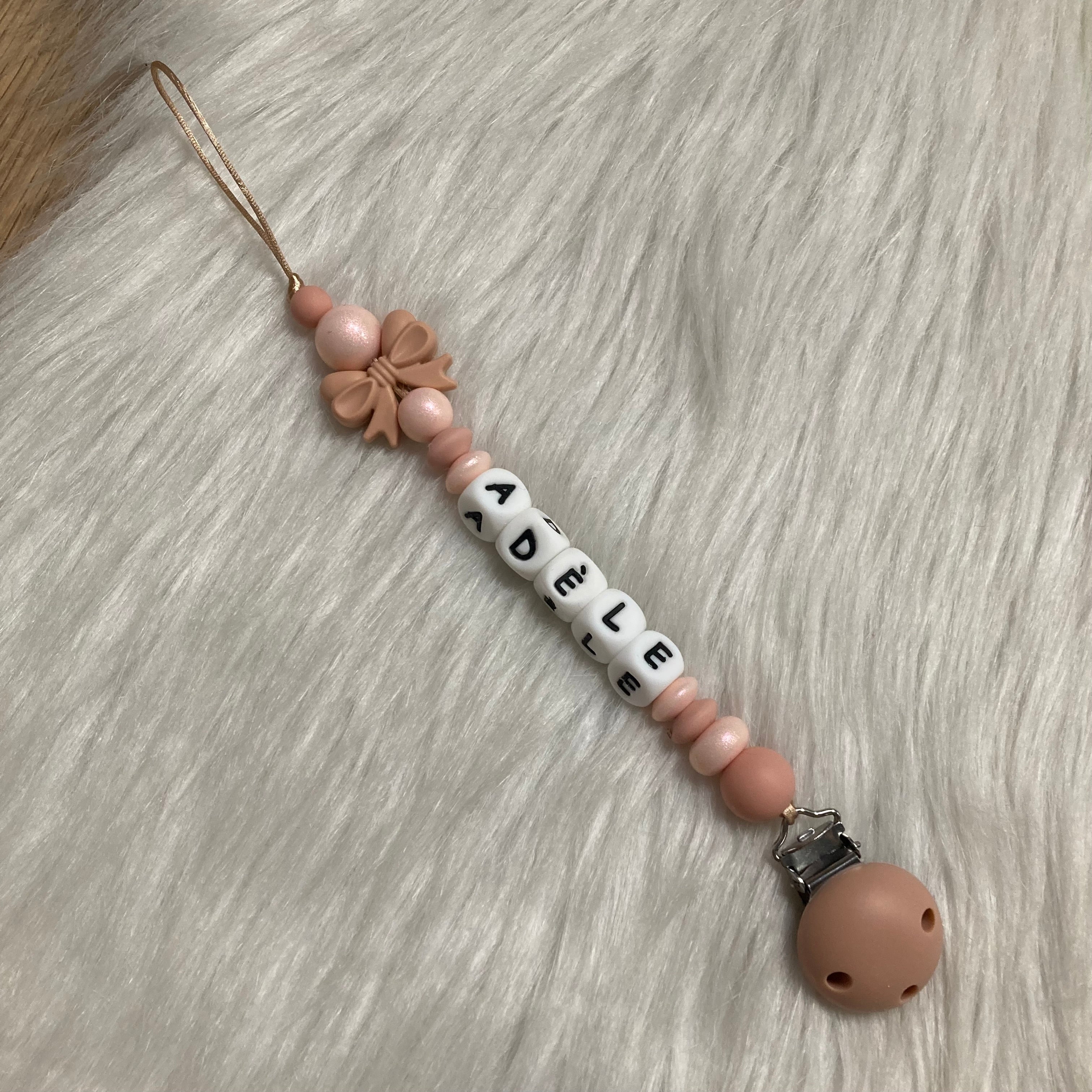 Speenkoord poeder roze strikje lichtroze shiny tinten