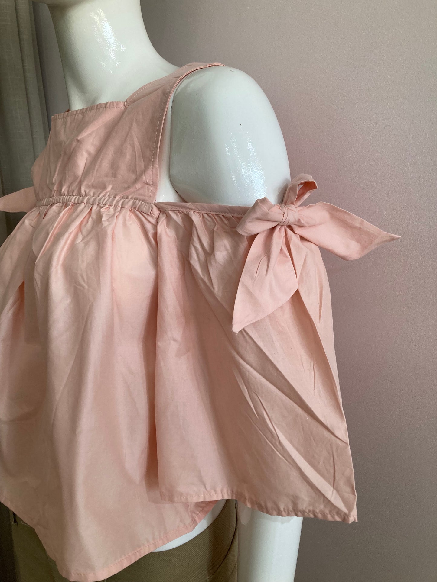 Pink crop top blouse with bows