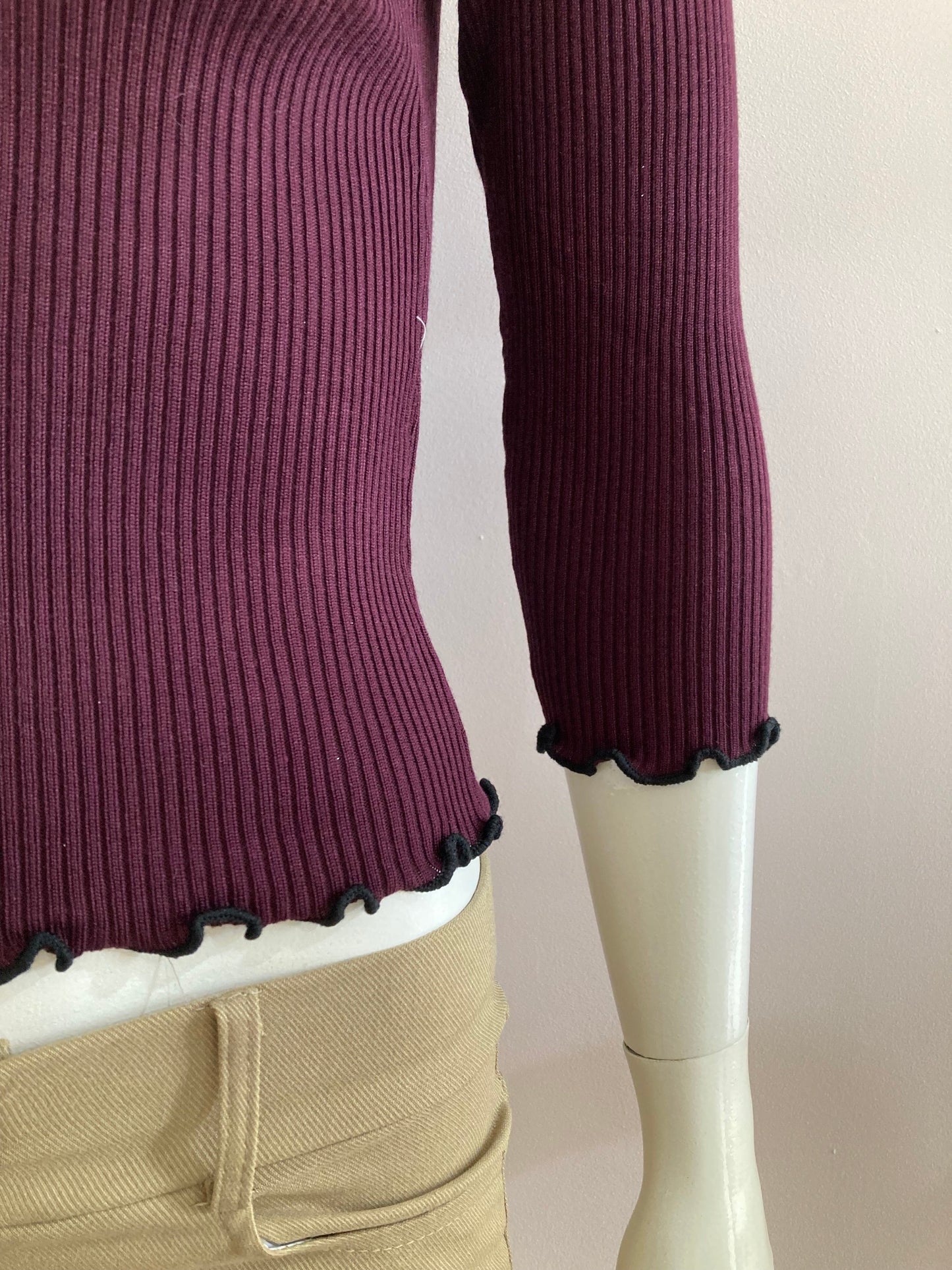 Burgundy ribbed knit boat neck crop top
