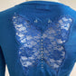 Short cardigan in blue with lace pattern on the back