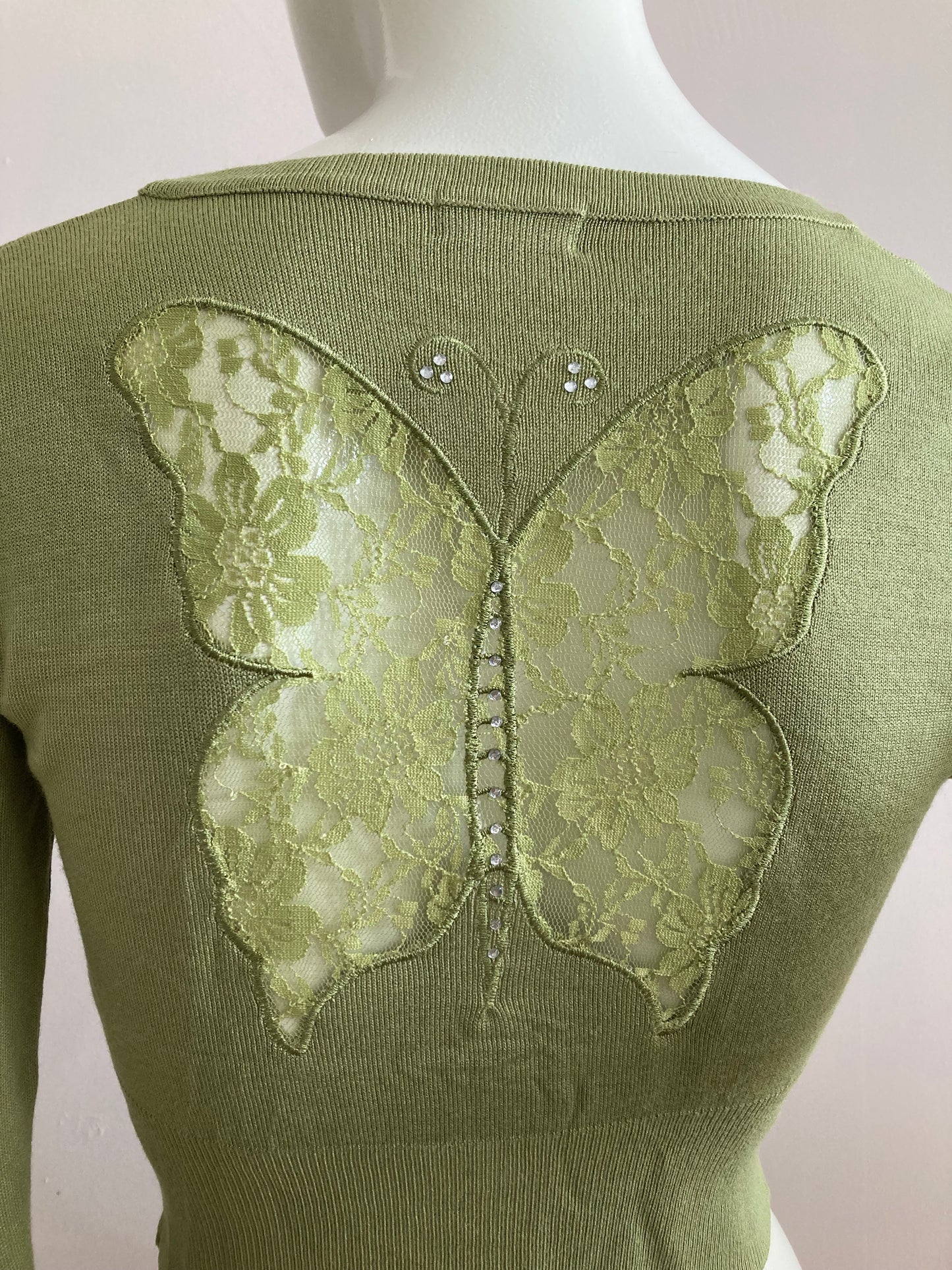 Short cardigan in green with lace pattern on the back