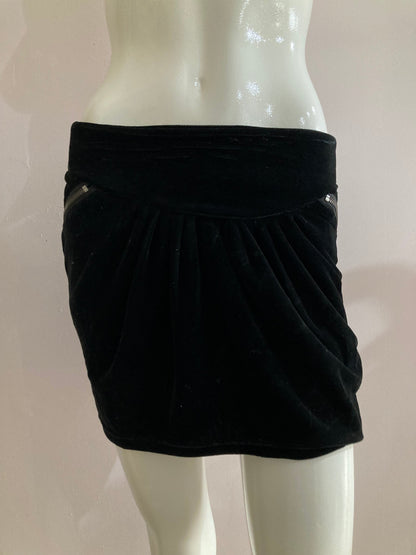 Black velvet mini skirt with pockets and lining