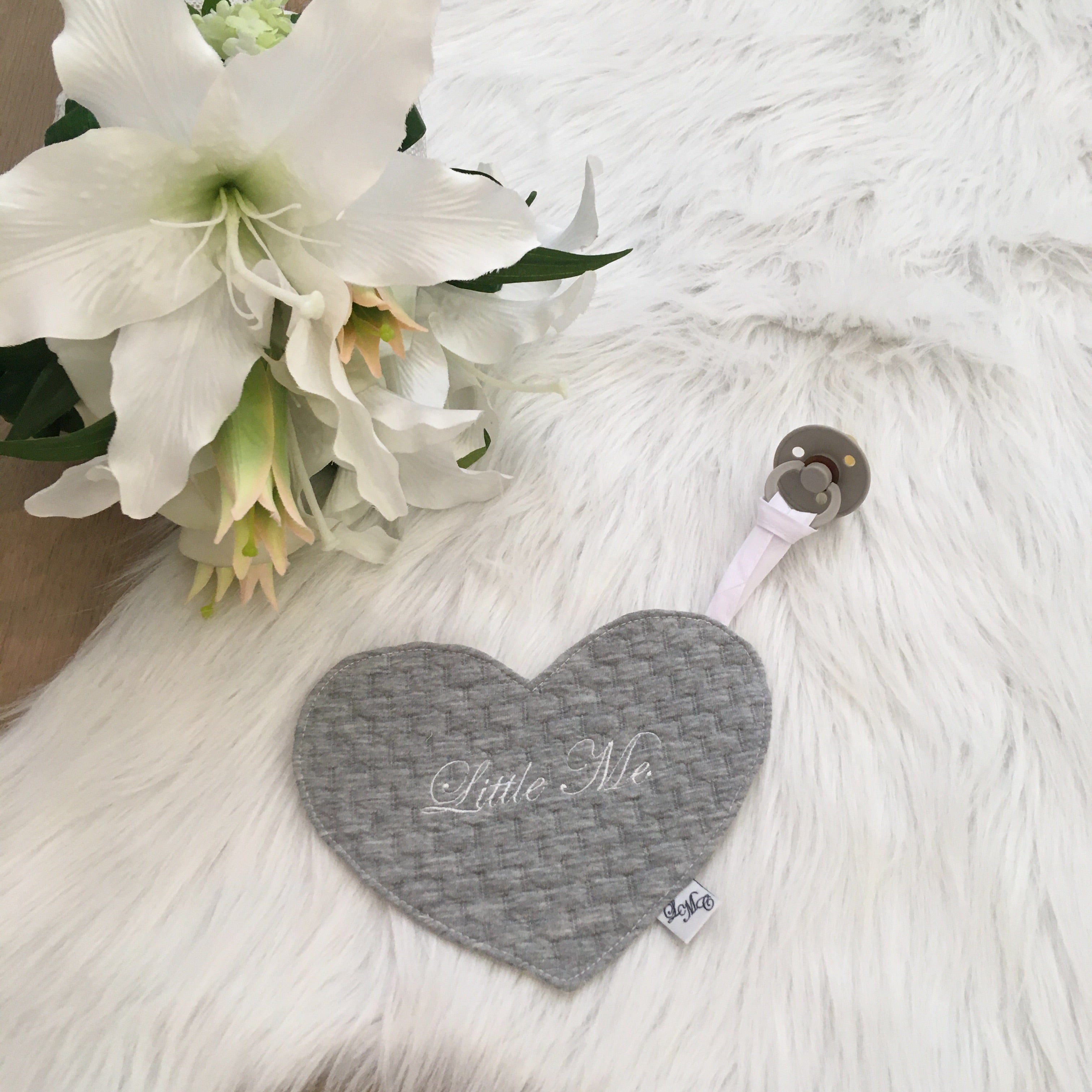 Speendoek hart jacquard baksteen grijs