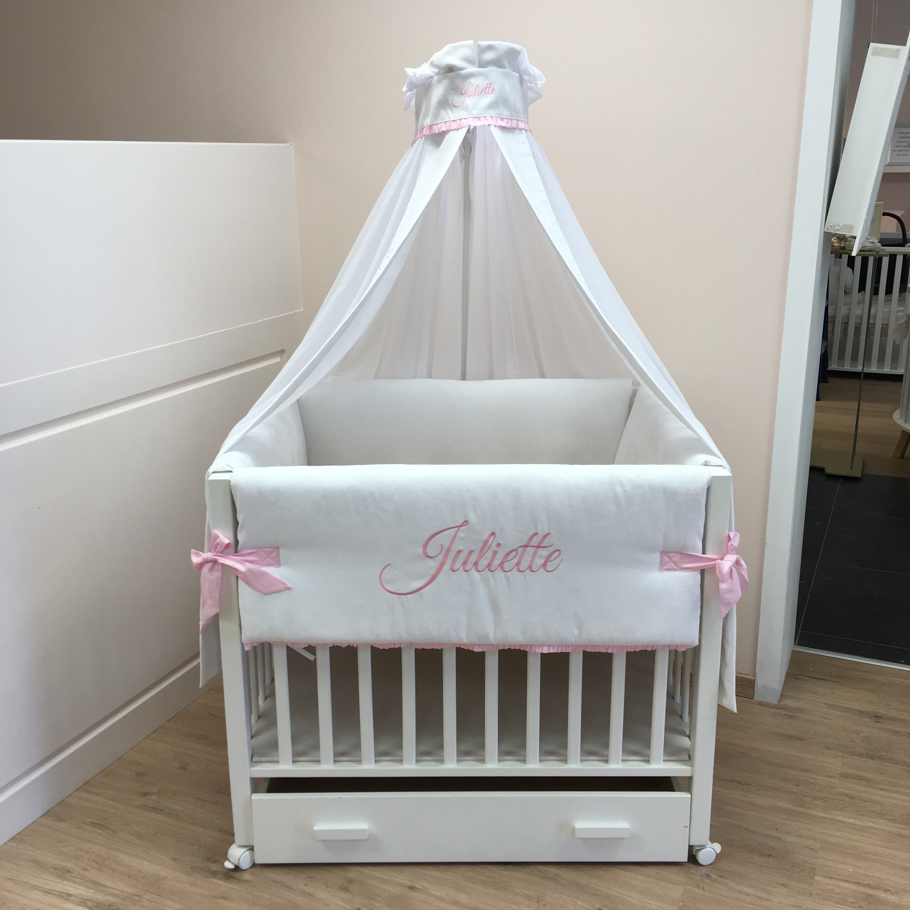 Parkomranding met overslag + inlegger + hemel wit suede met lichtroze frangne