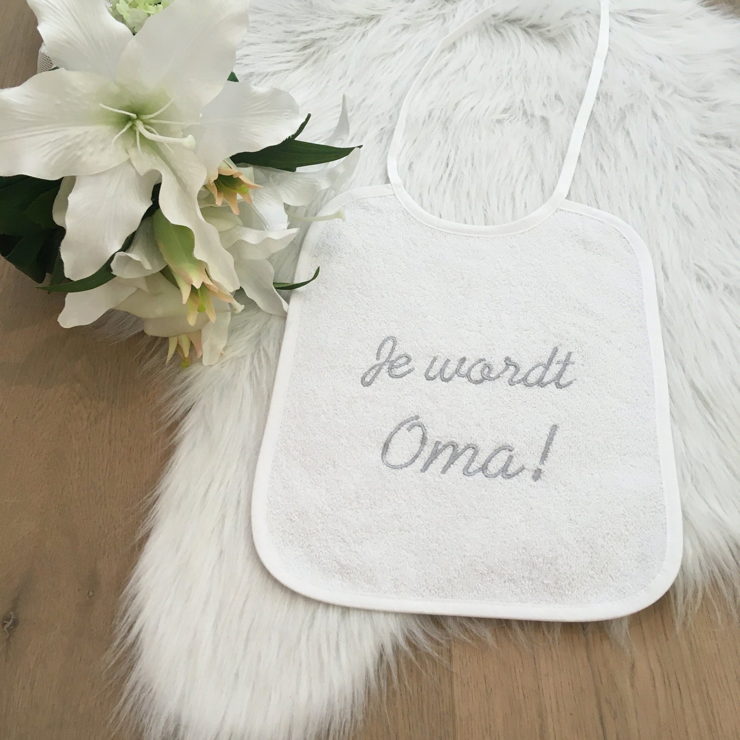 Slabbetje “Je wordt oma” – Zwangerschapsaankondiging cadeau – Baby slab katoen