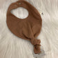 Bib with pacifier clip Tiramisu