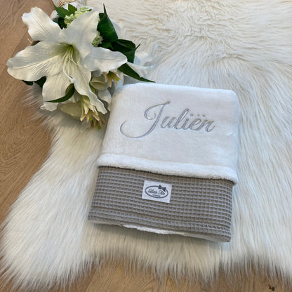 Warm Wafel Winterdekentje met naam | Gepersonaliseerde | Misty grey/ soft cloud