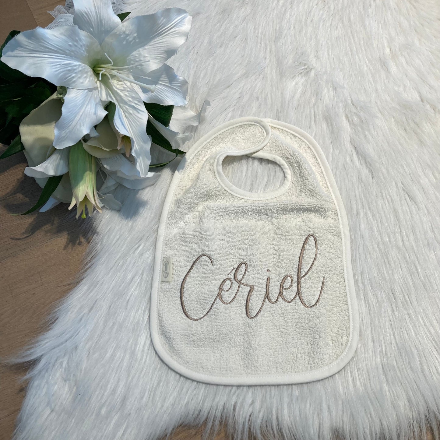 Slab met naam | Gepersonaliseerde baby slab katoen | Vanilla Milk