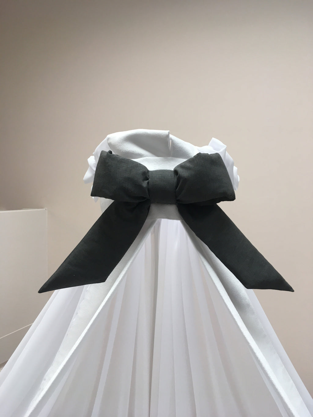 Parkomranding met overslag + inlegger + hemel wit suede