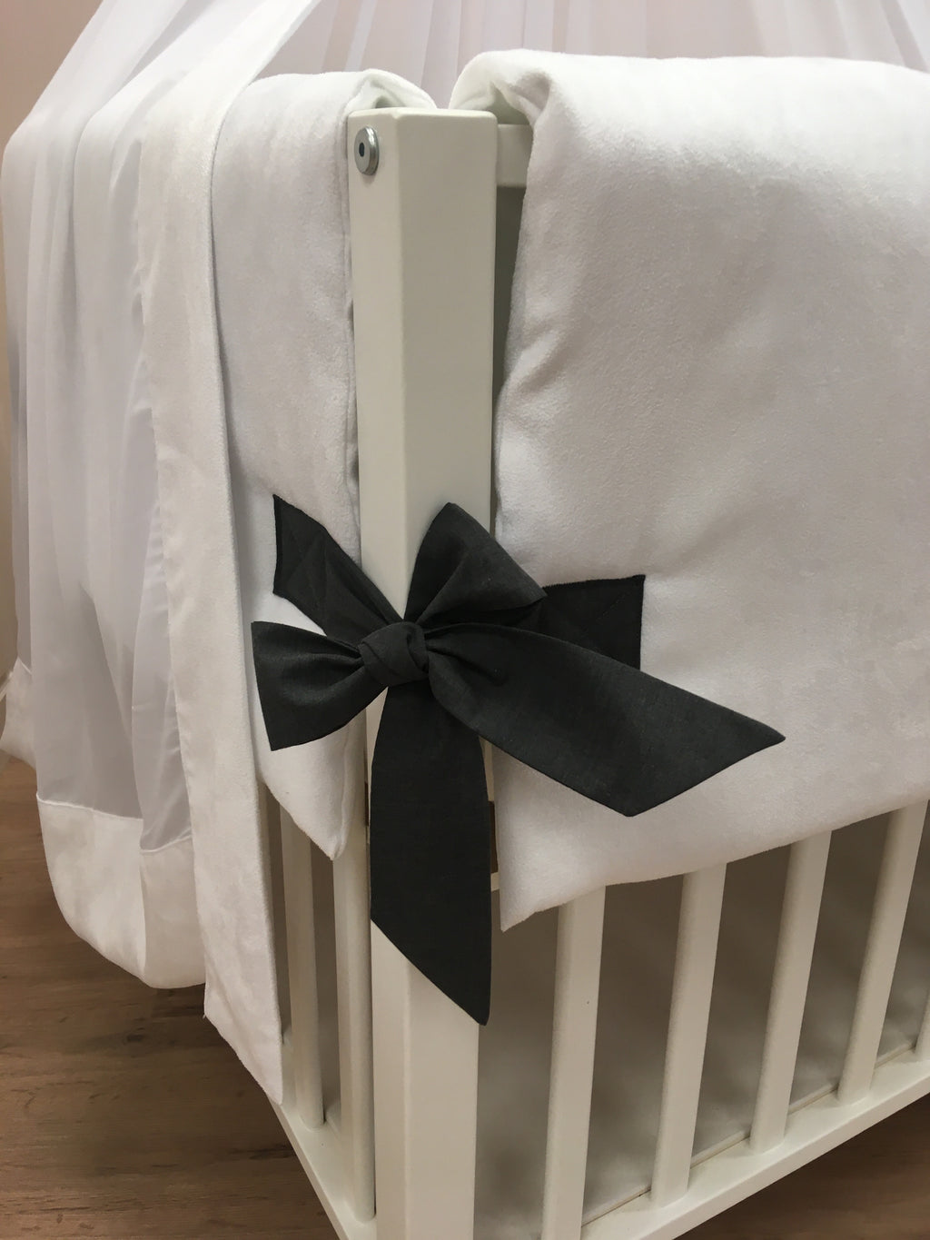 Parkomranding met overslag + inlegger + hemel wit suede