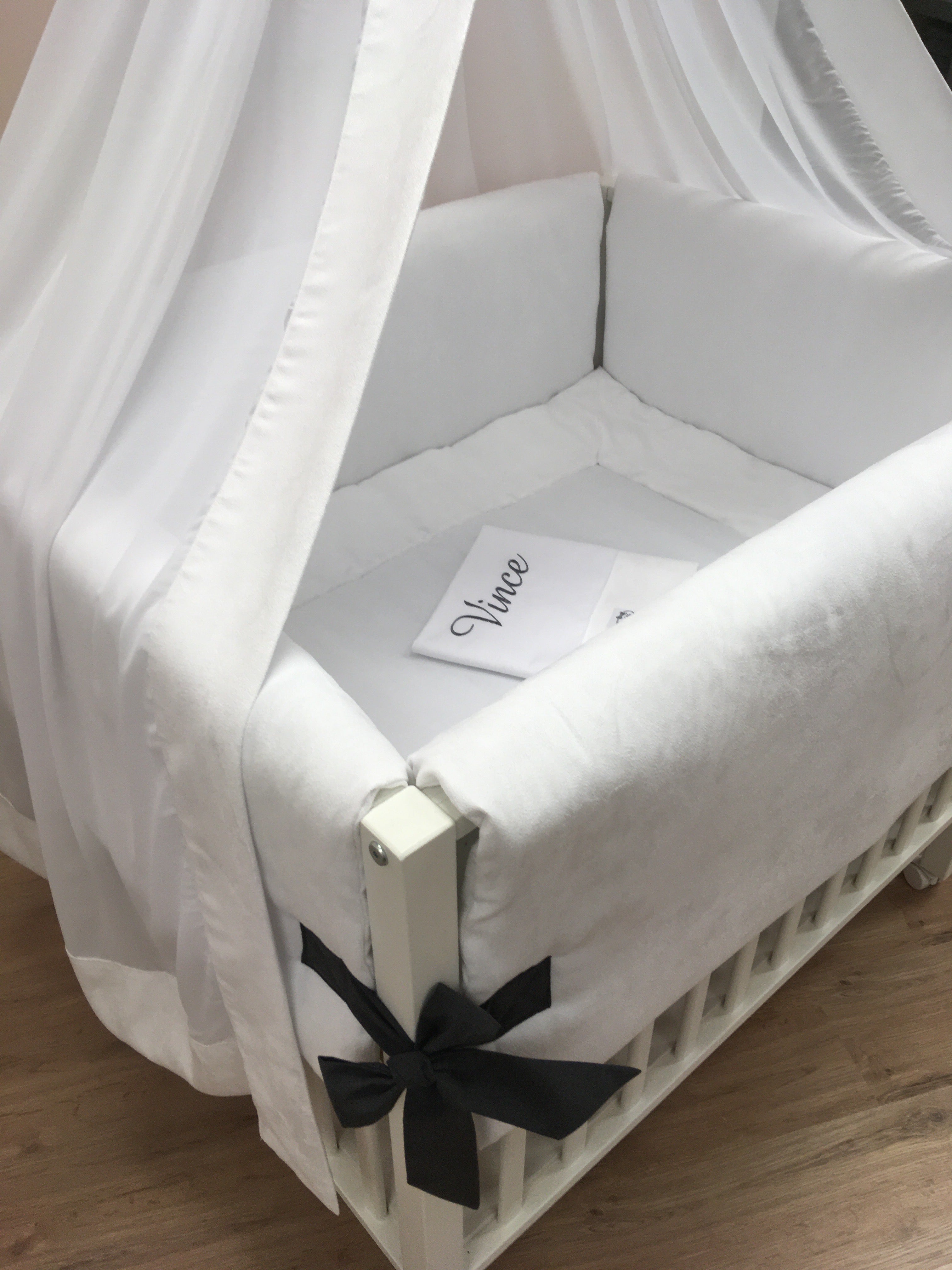 Parkomranding met overslag + inlegger + hemel wit suede