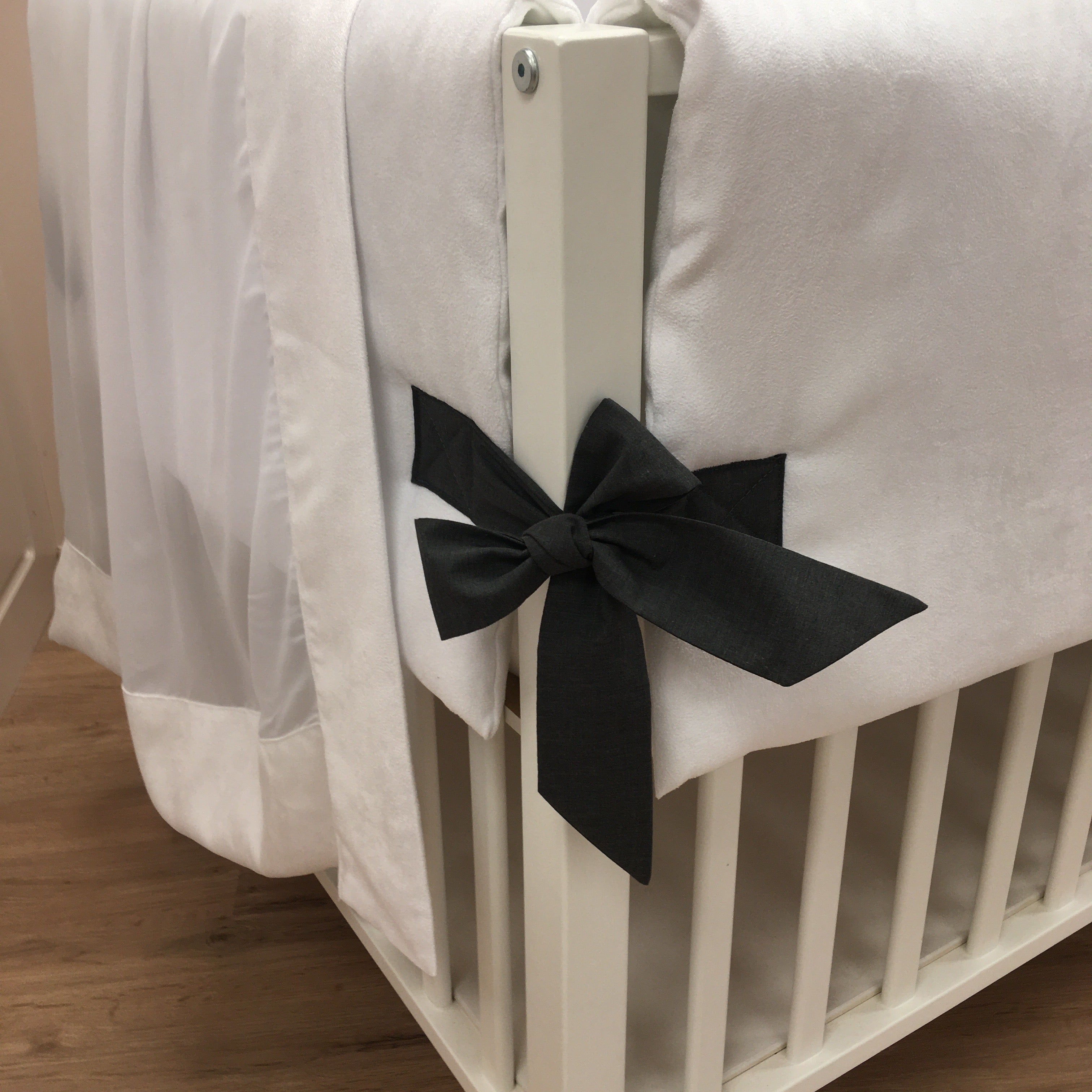 Parkomranding met overslag + inlegger + hemel wit suede