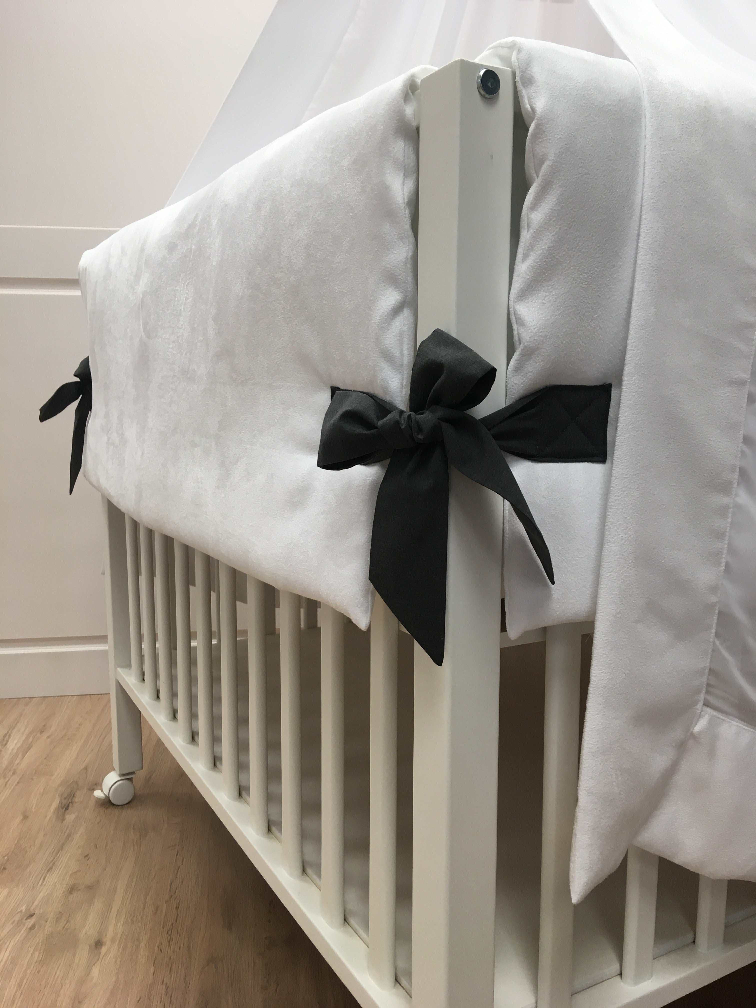 Parkomranding met overslag + inlegger + hemel wit suede